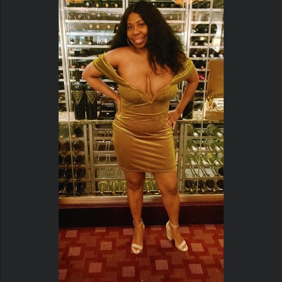 Olive Green Off The Shoulder Velvet Dress - Picture 3 of 5